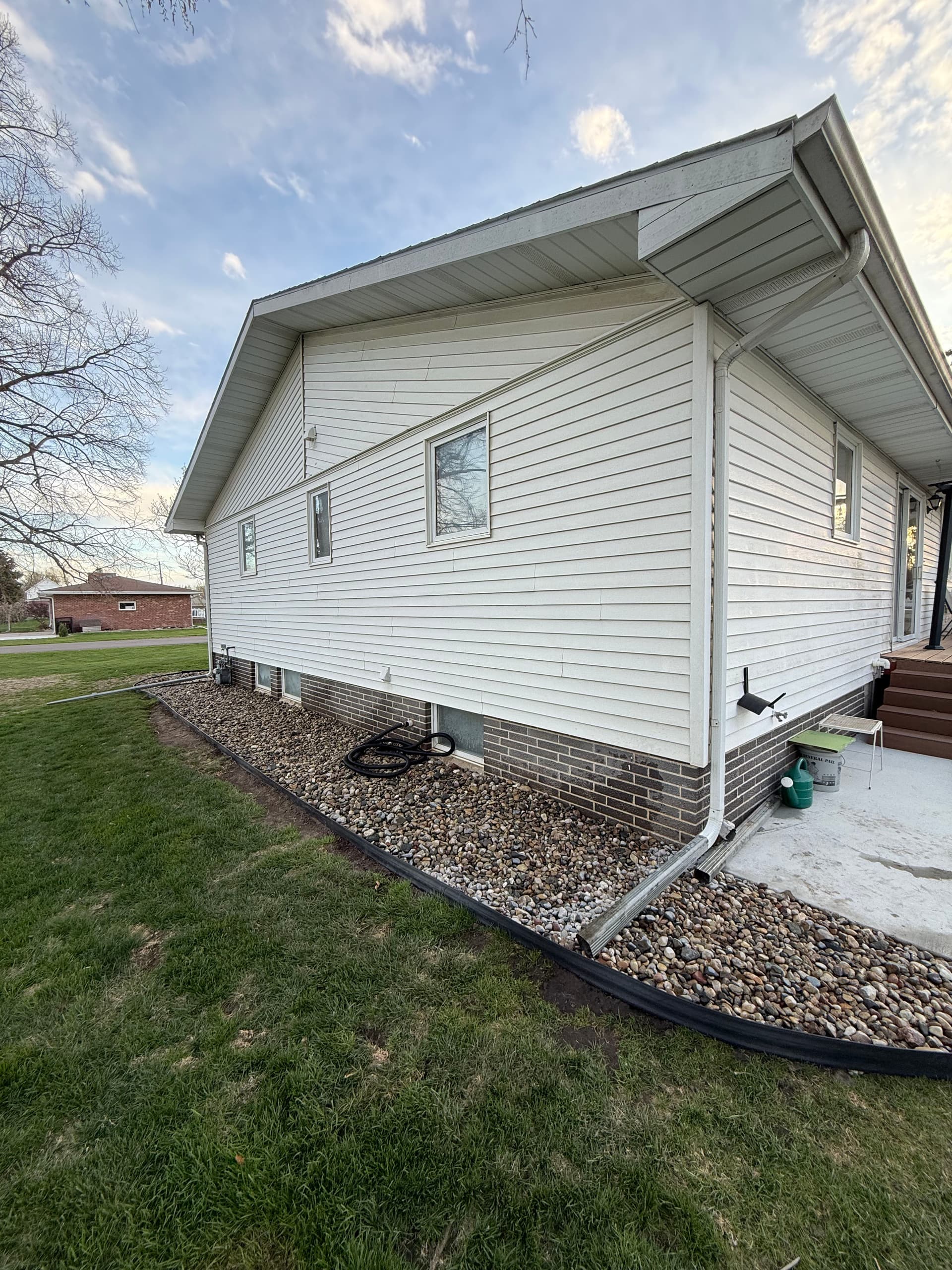 Gallery photos for Clean Rock Beds and Fresh Landscaping Worth Getting Off Your List: Image #2