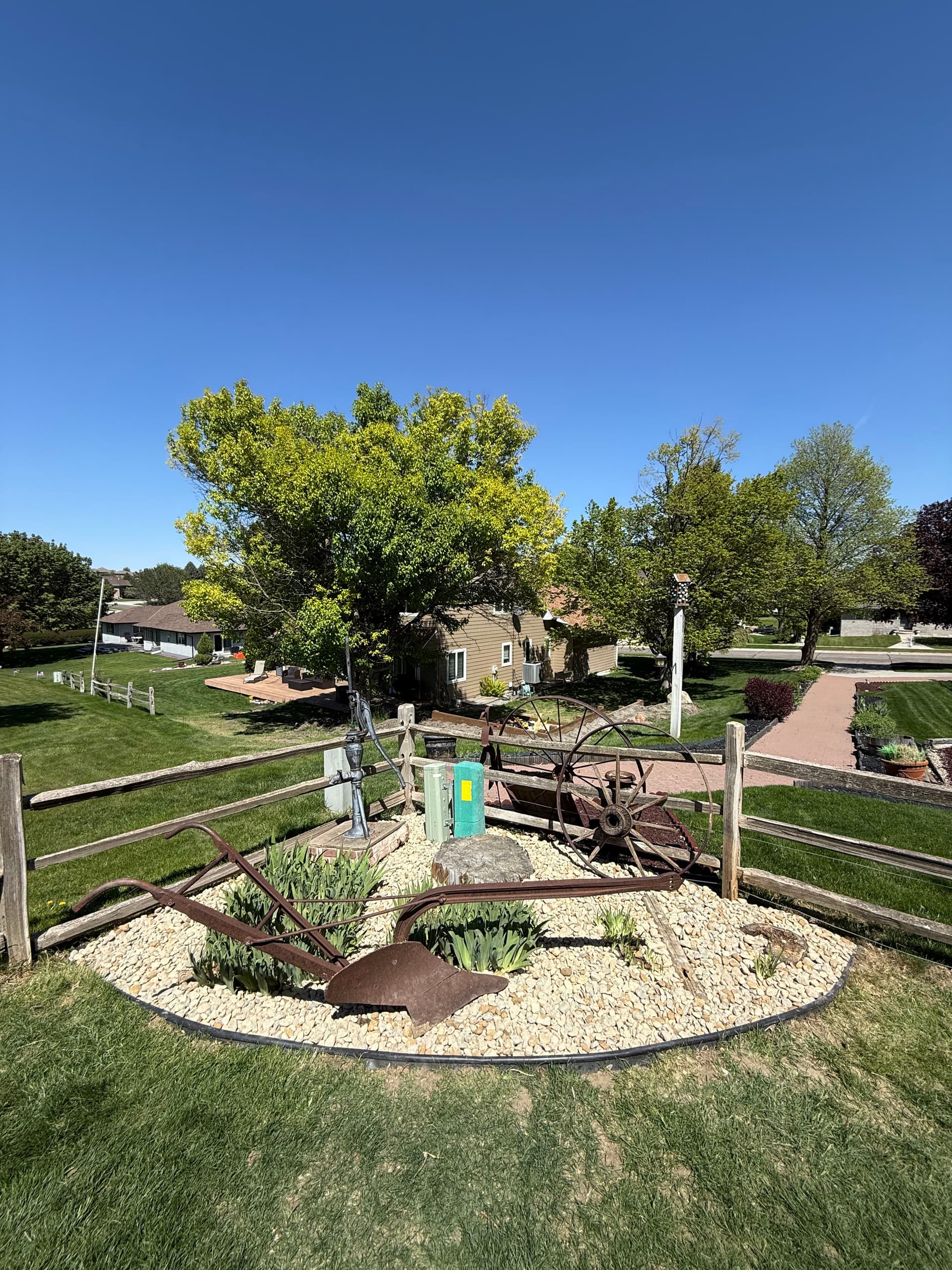 Gallery photos for Fresh Rock and Mulch Cleanup That Makes a Real Difference: Image #1